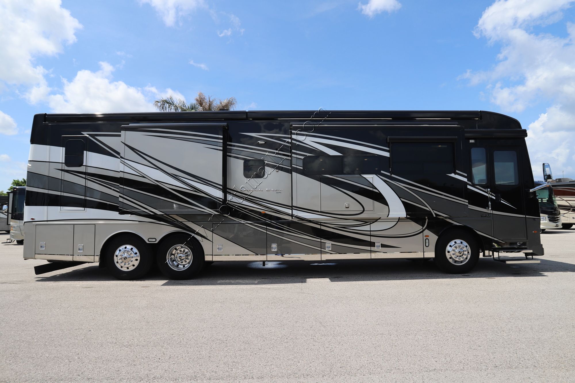 Used 2021 Newmar Dutch Star 4081 Class A  For Sale