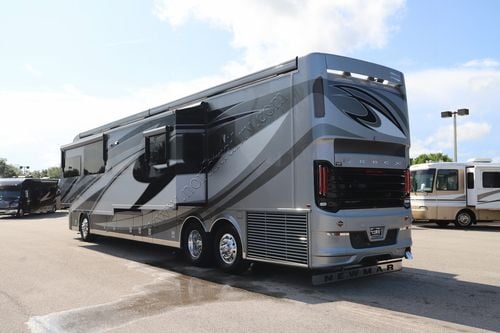 2021 Newmar Essex 4551