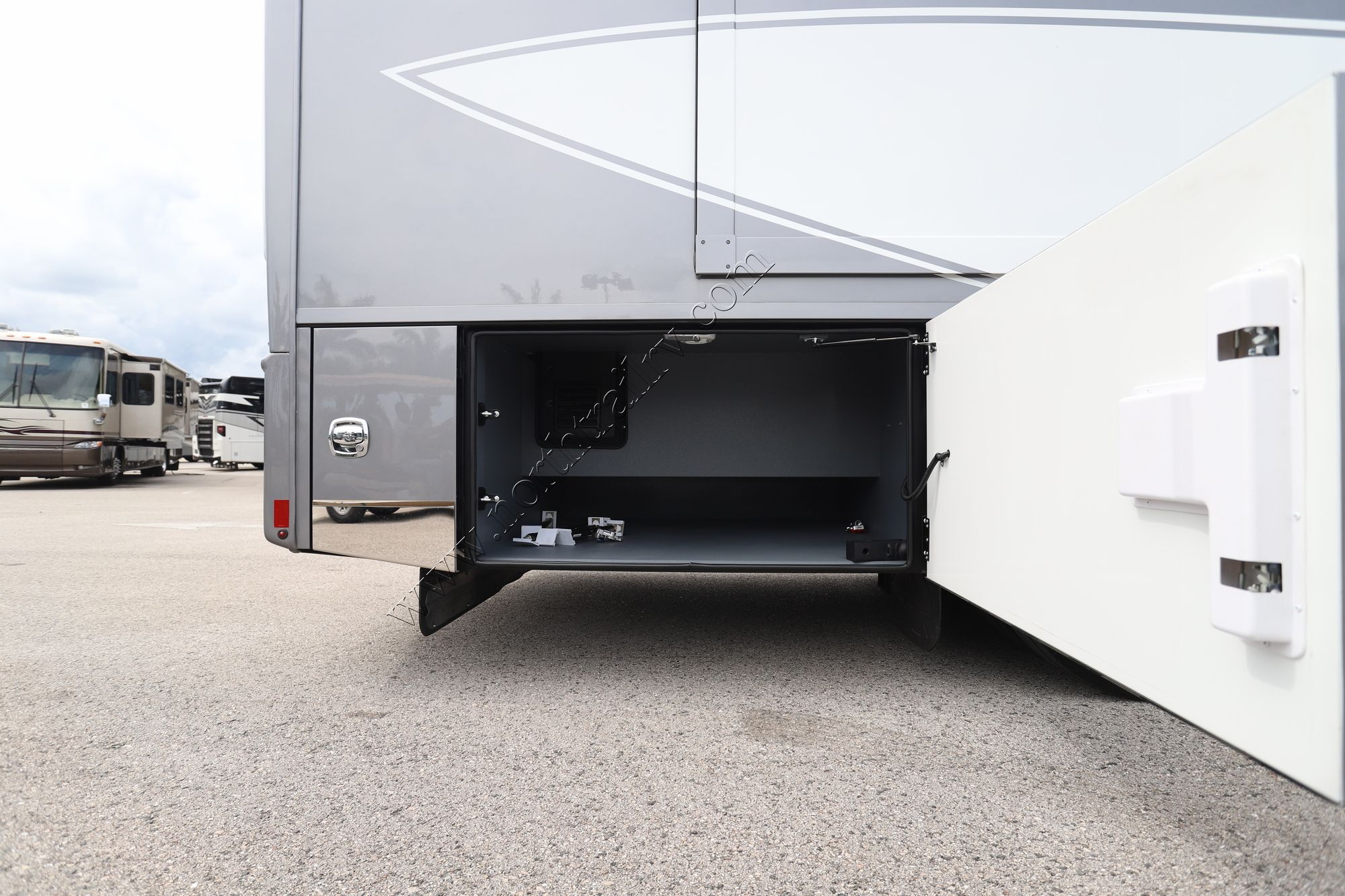 New 2025 Renegade Rv Xl 45BBC Super C  For Sale