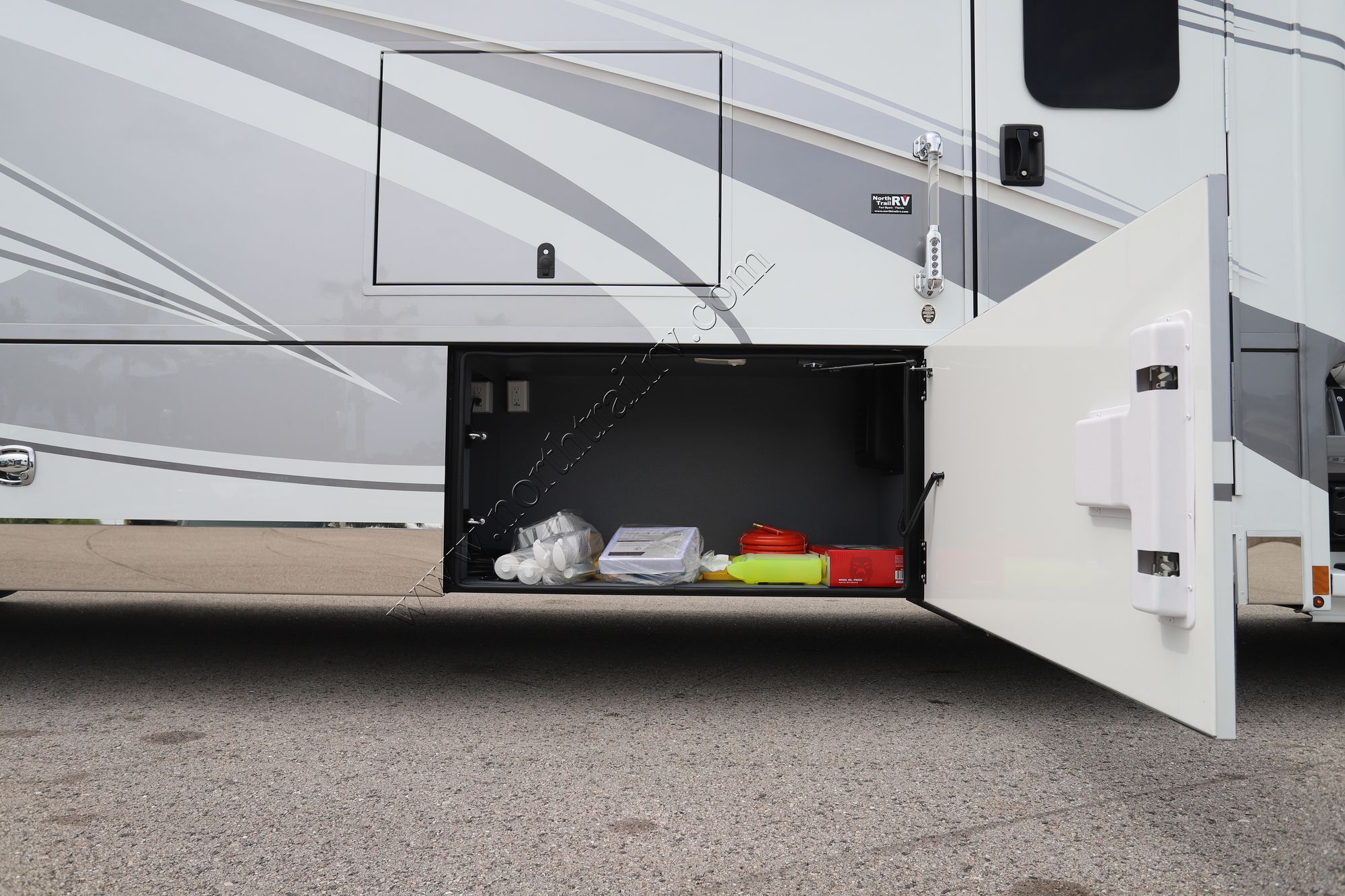 New 2025 Renegade Rv Xl 45BBC Super C  For Sale