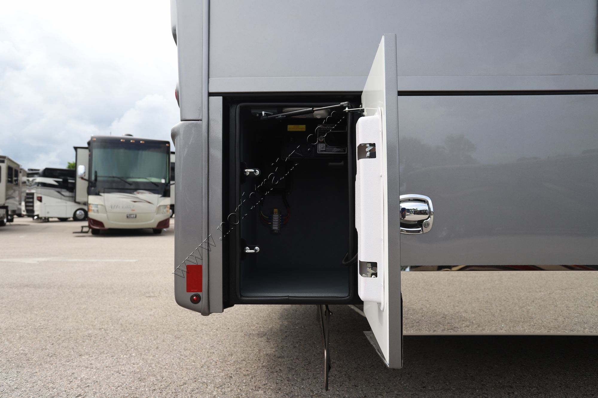 New 2025 Renegade Rv Xl 45BBC Super C  For Sale