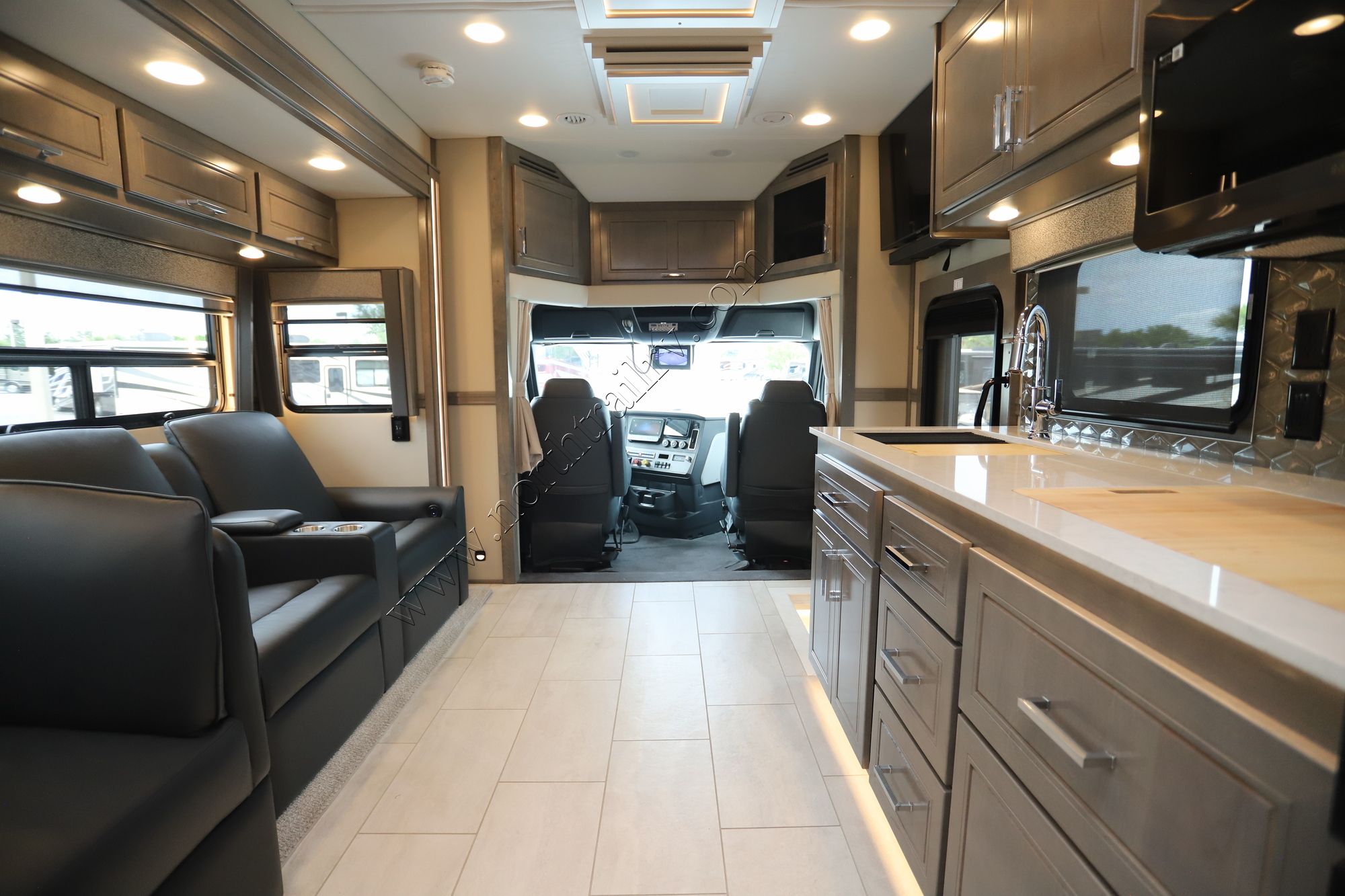 New 2025 Renegade Rv Xl 45BBC Super C  For Sale