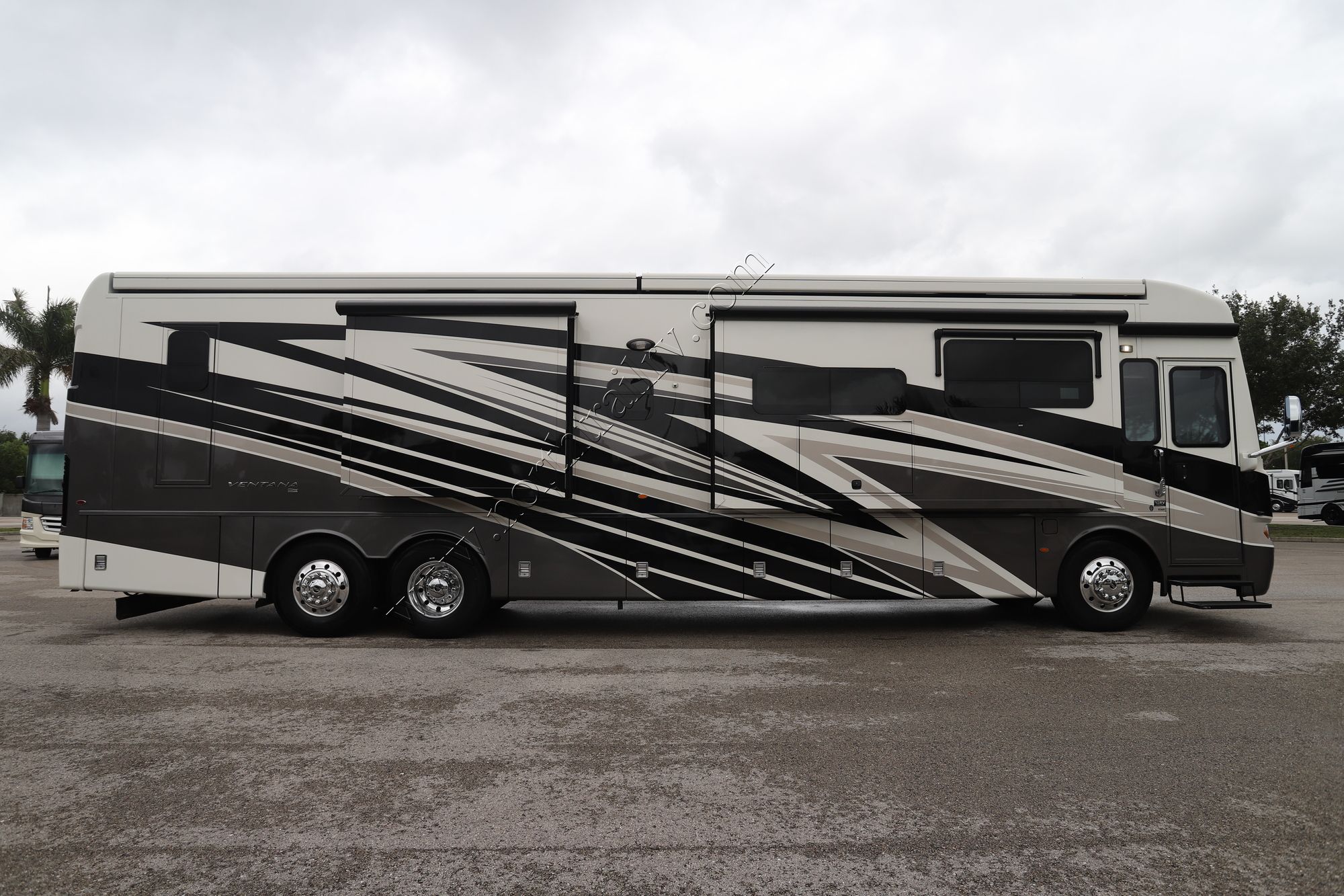 Used 2023 Newmar Ventana 4369 Class A  For Sale