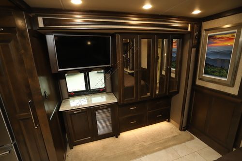 2018 Tiffin Motor Homes Phaeton 37BH