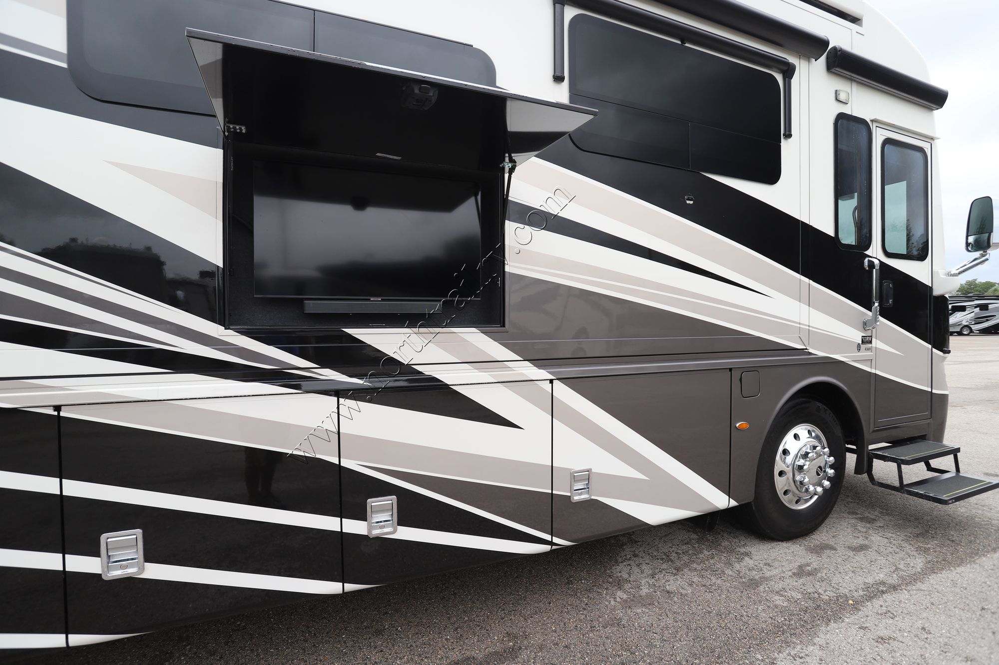Used 2023 Newmar Ventana 4369 Class A  For Sale
