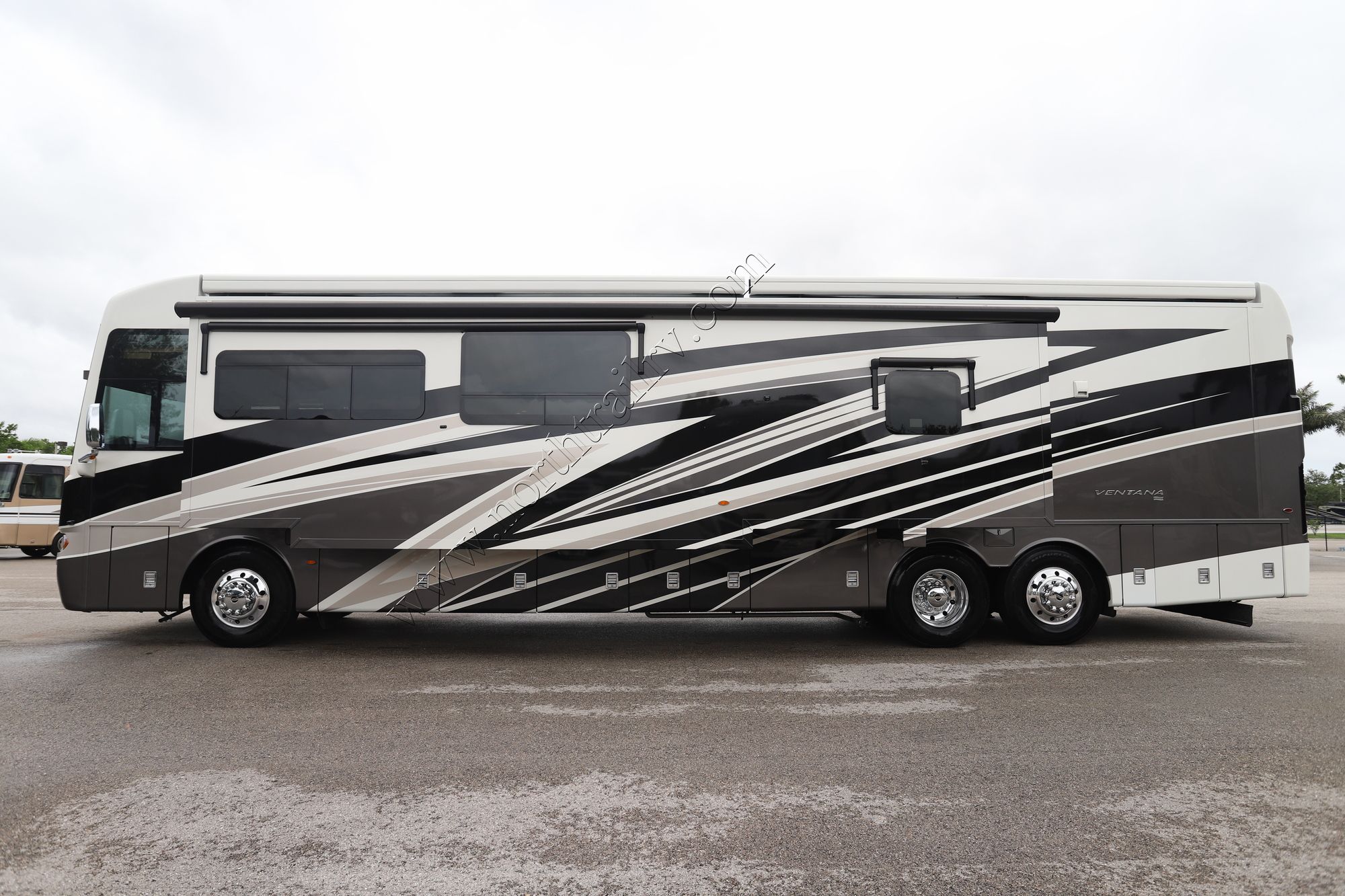 Used 2023 Newmar Ventana 4369 Class A  For Sale