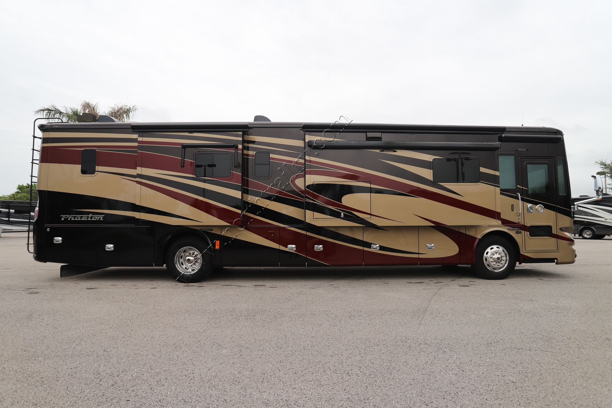 Used 2018 Tiffin Motor Homes Phaeton 40QBH Class A  For Sale