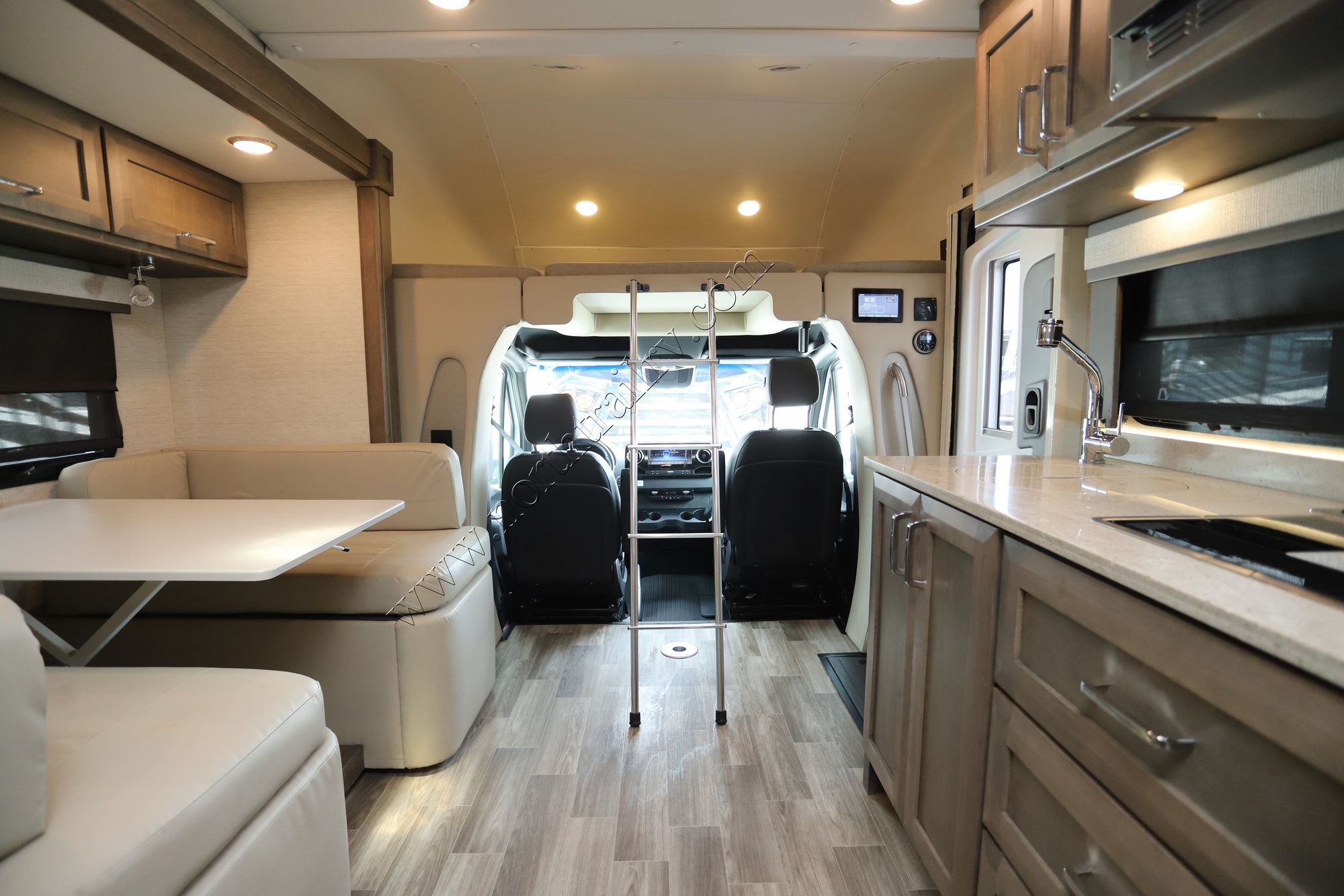 Used 2023 Tiffin Motor Homes Wayfarer 25RW Class C  For Sale
