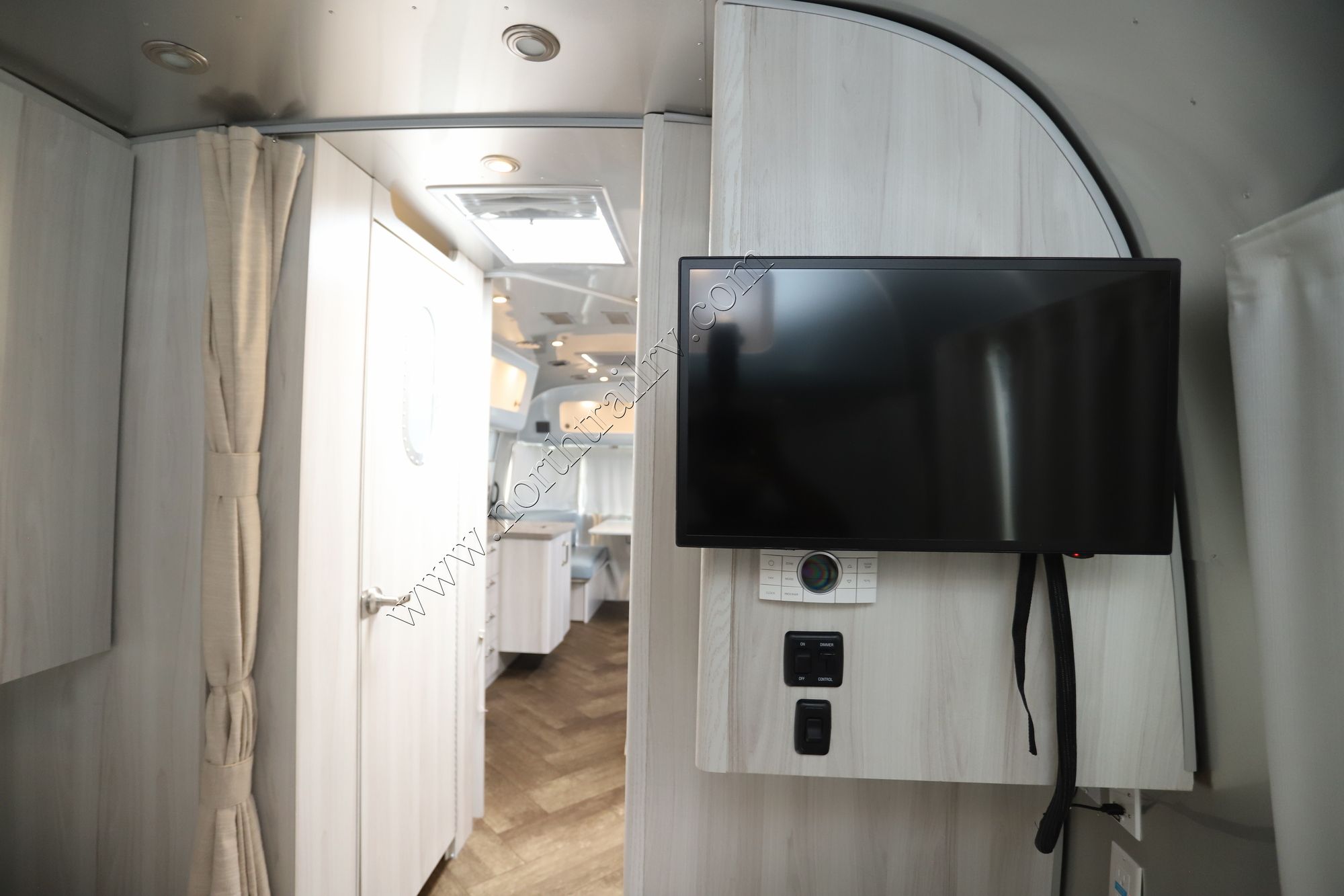Used 2023 Airstream International 27FBT Travel Trailer  For Sale
