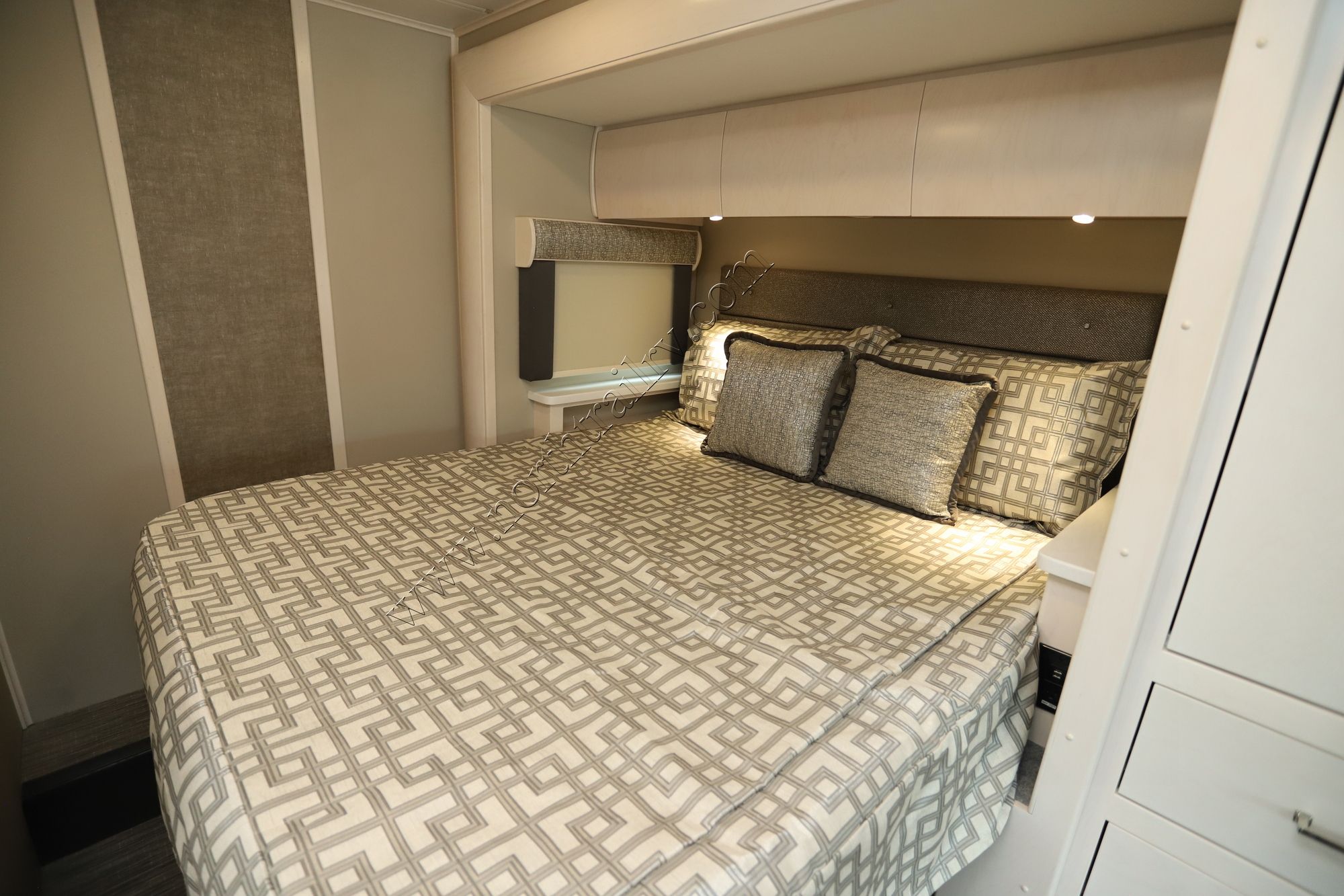Used 2022 Renegade Rv Vienna 25VFWS Class C  For Sale