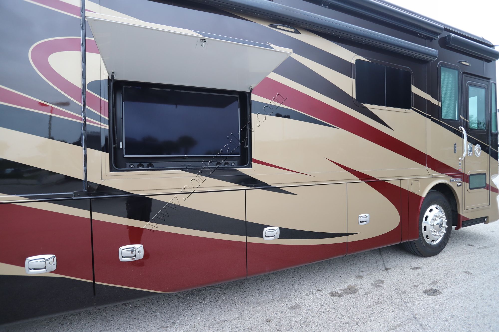 Used 2018 Tiffin Motor Homes Phaeton 40QBH Class A  For Sale