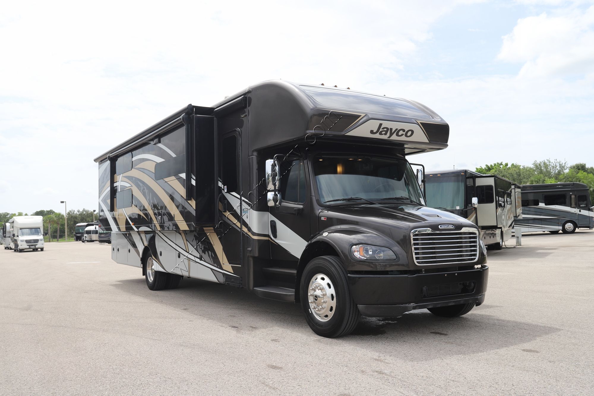 Used 2022 Jayco Seneca 37L Super C  For Sale