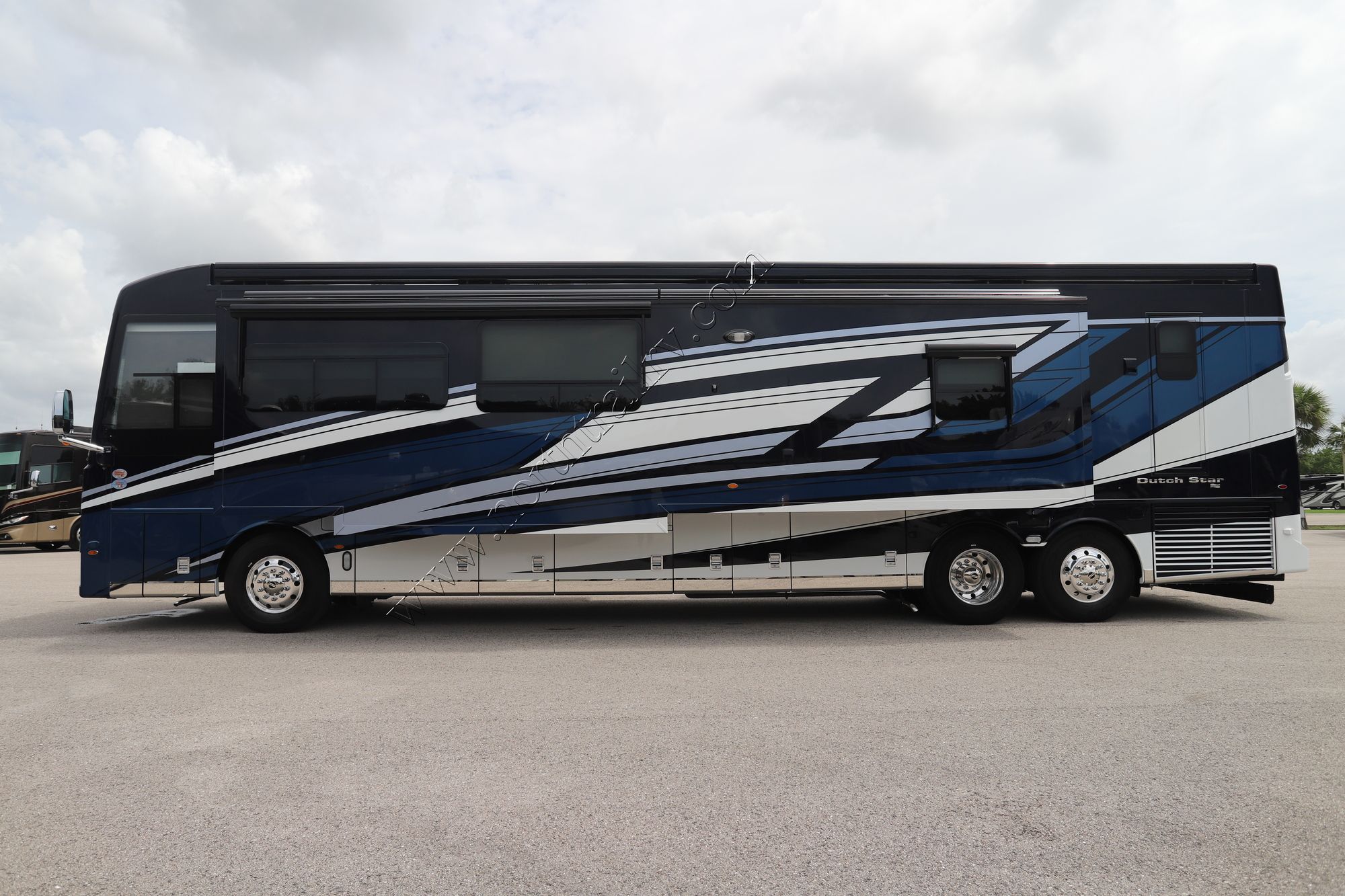 New 2026 Newmar Dutch Star 4325 Class A  For Sale