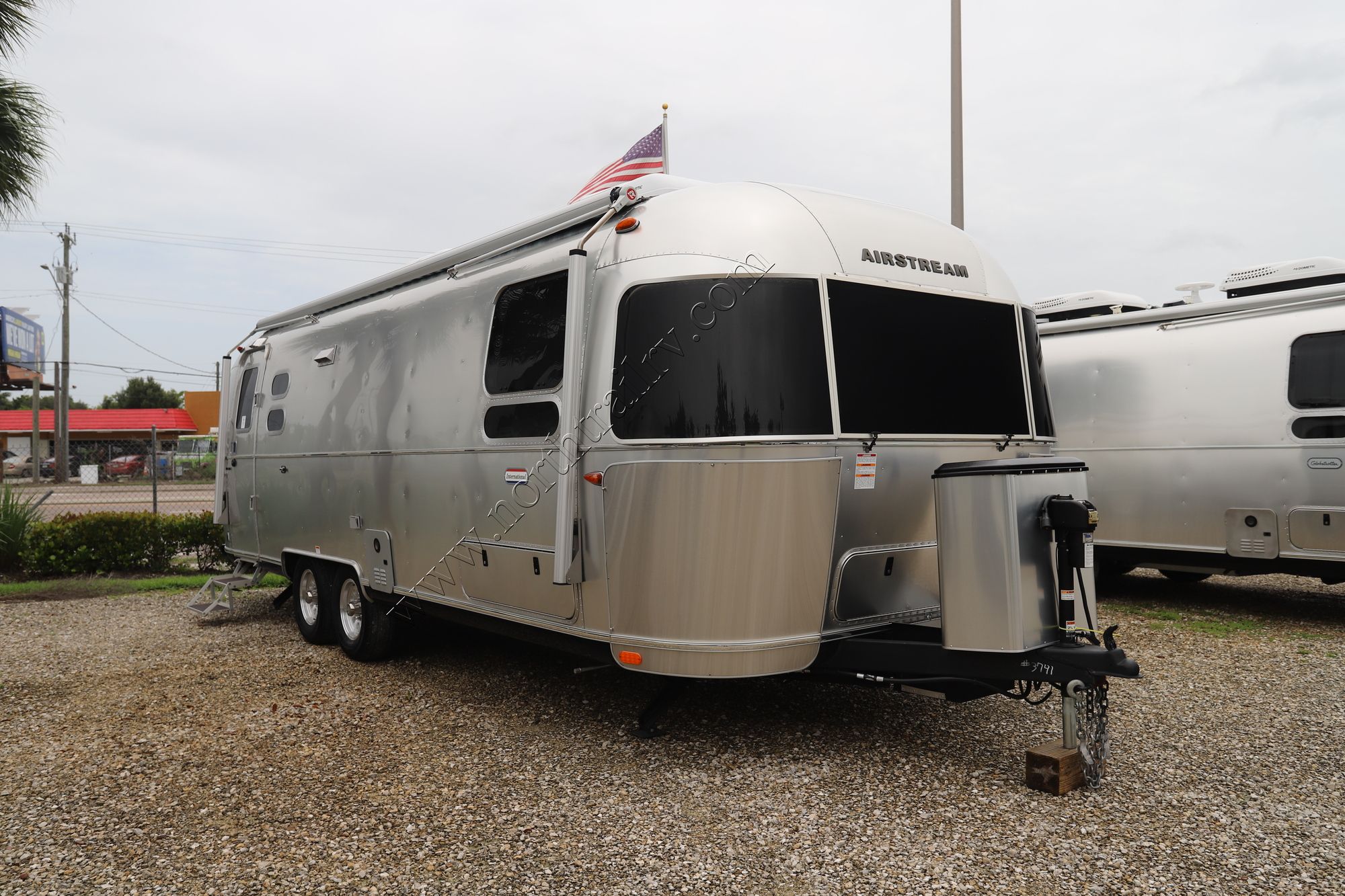 Used 2023 Airstream International 27FBT Travel Trailer  For Sale