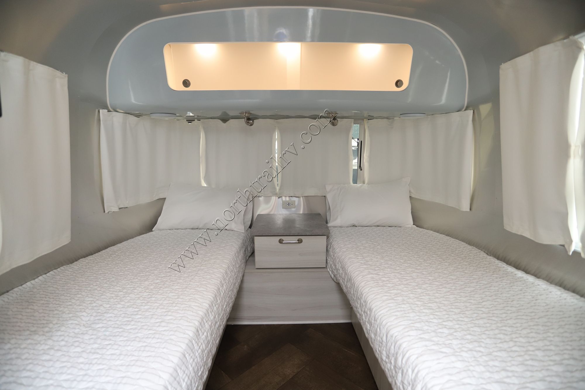 Used 2023 Airstream International 27FBT Travel Trailer  For Sale