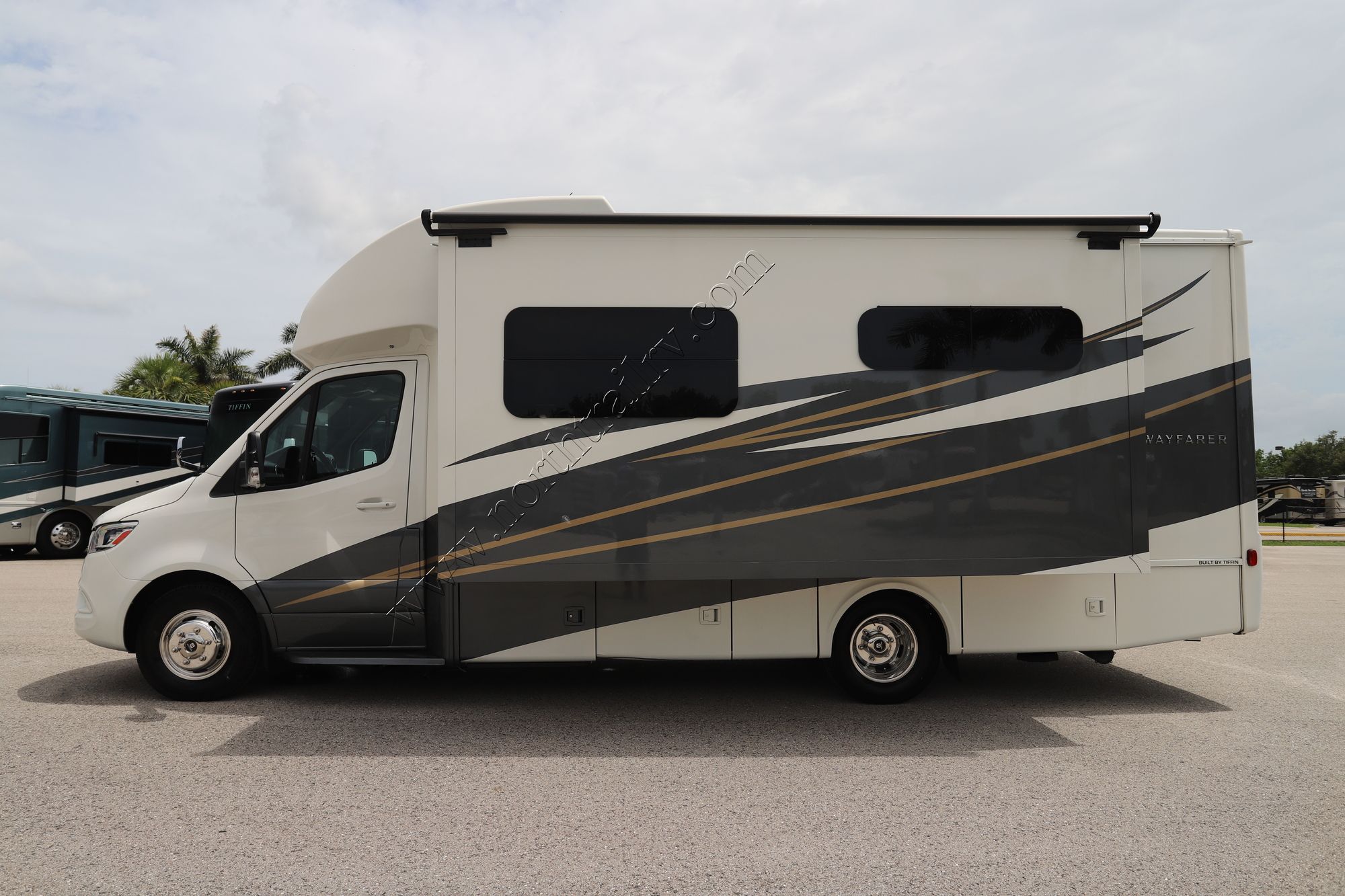 Used 2023 Tiffin Motor Homes Wayfarer 25RW Class C  For Sale