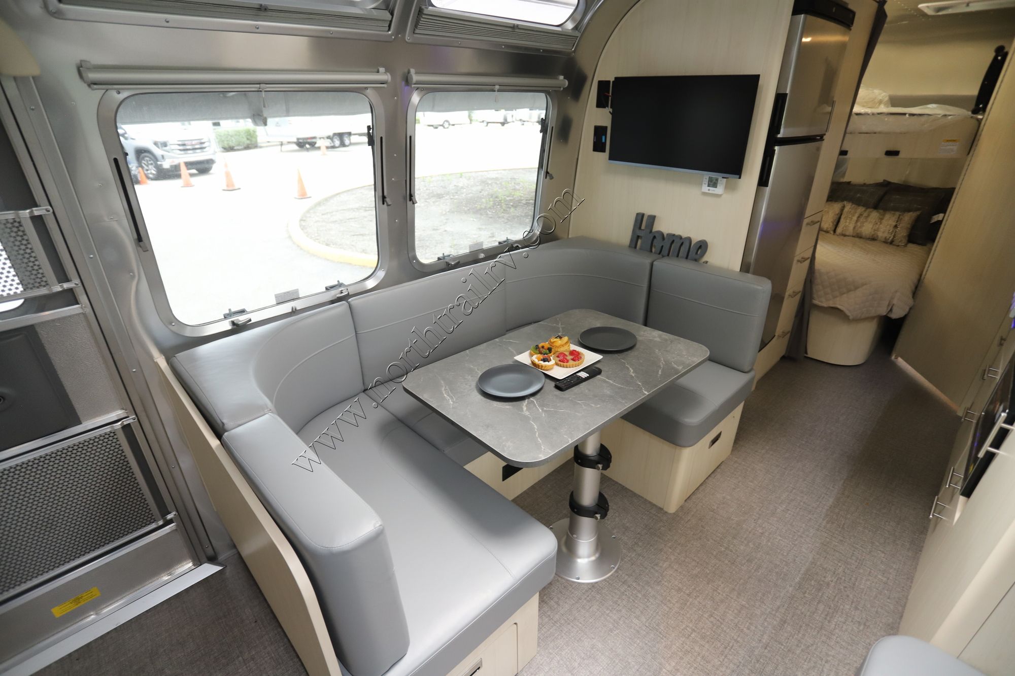 New 2025 Airstream Flying Cloud 30FB Travel Trailer  For Sale