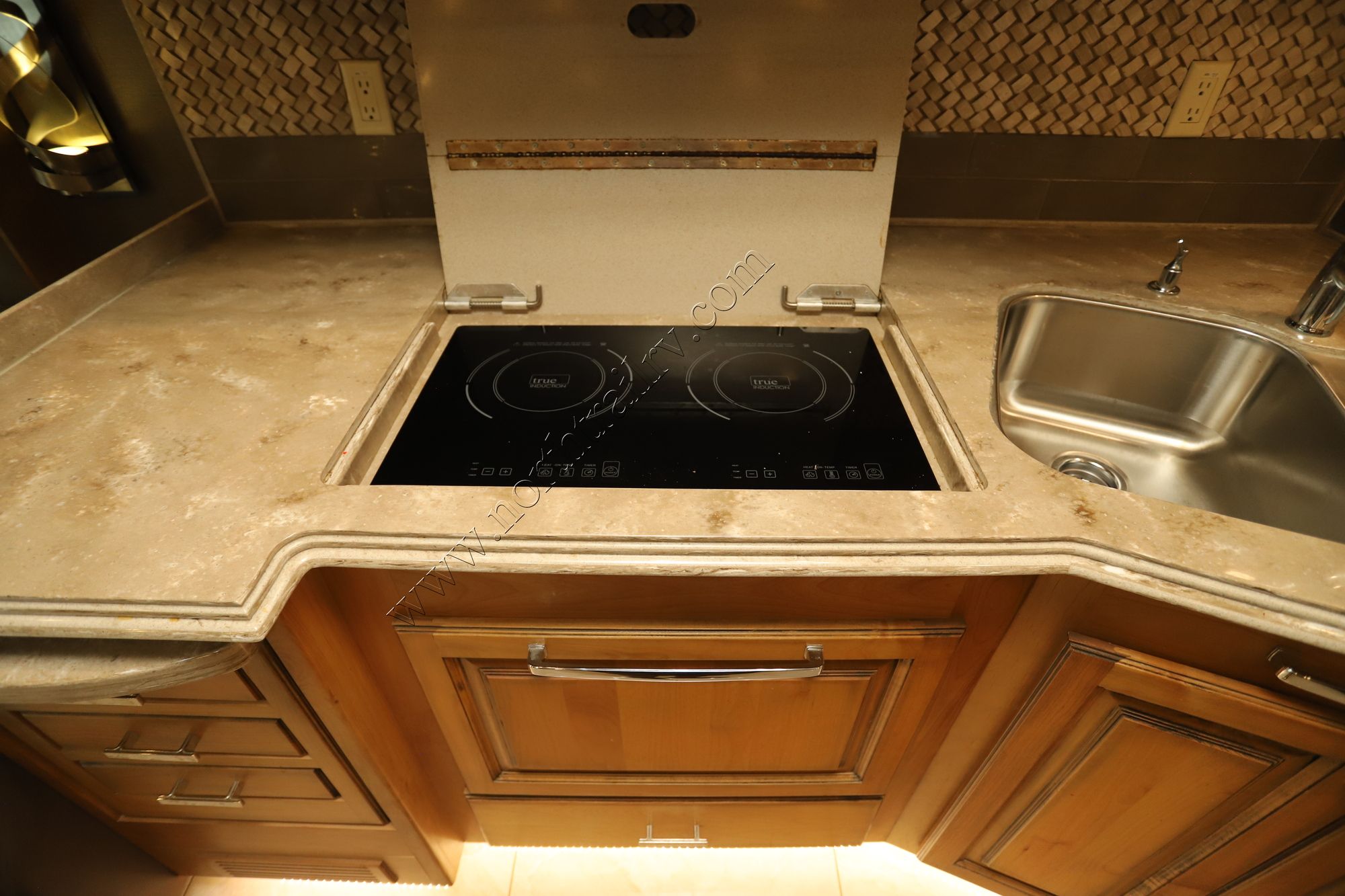 Used 2018 Tiffin Motor Homes Phaeton 40QBH Class A  For Sale