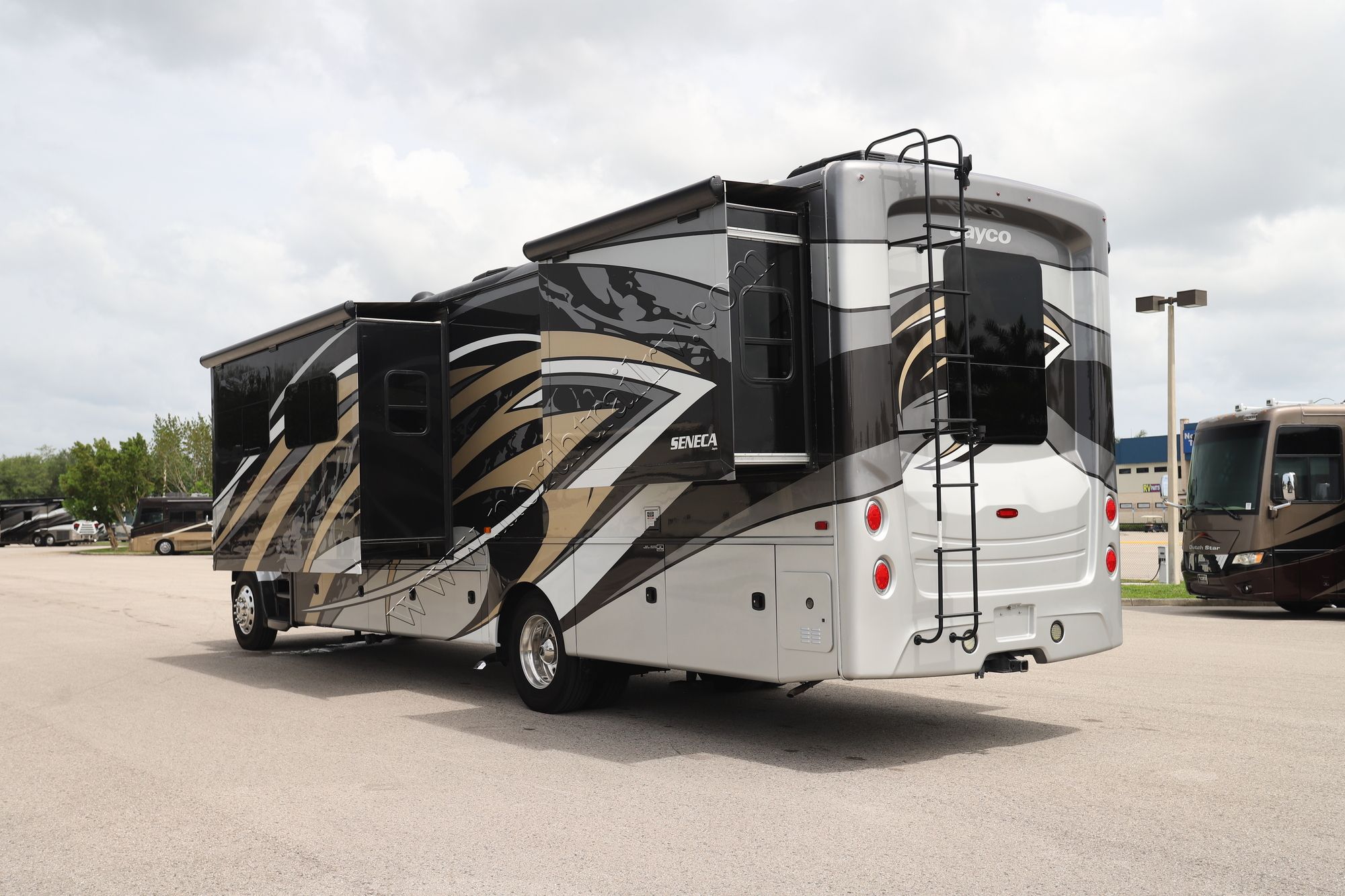 Used 2022 Jayco Seneca 37L Super C  For Sale