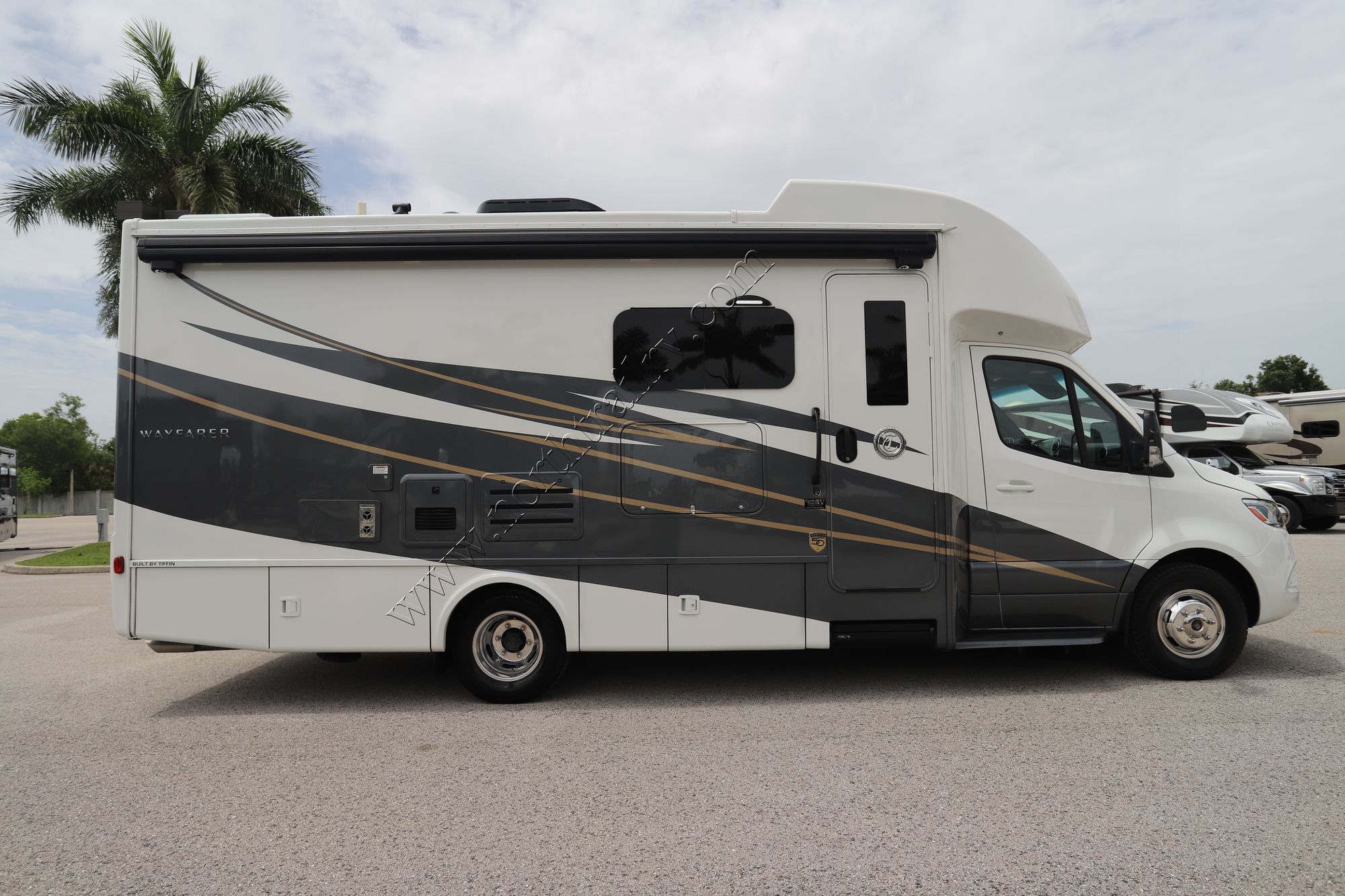 Used 2023 Tiffin Motor Homes Wayfarer 25RW Class C  For Sale