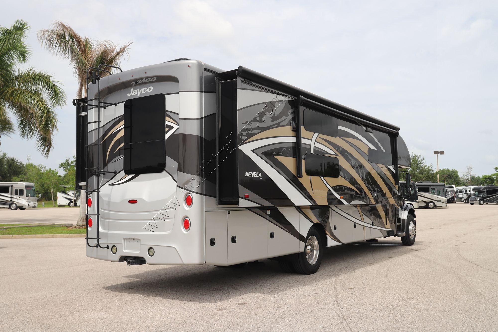 Used 2022 Jayco Seneca 37L Super C  For Sale