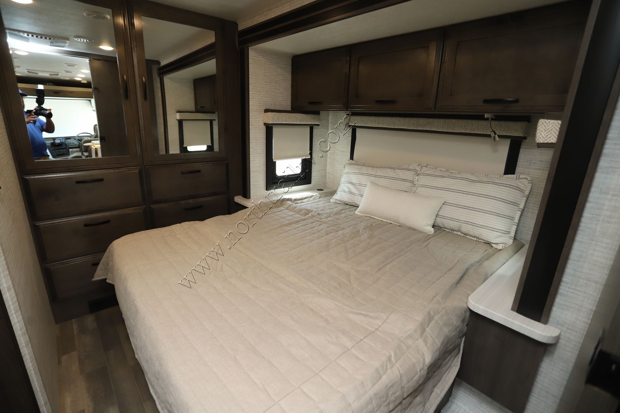 Used 2025 Entegra Vision 27A Class A  For Sale