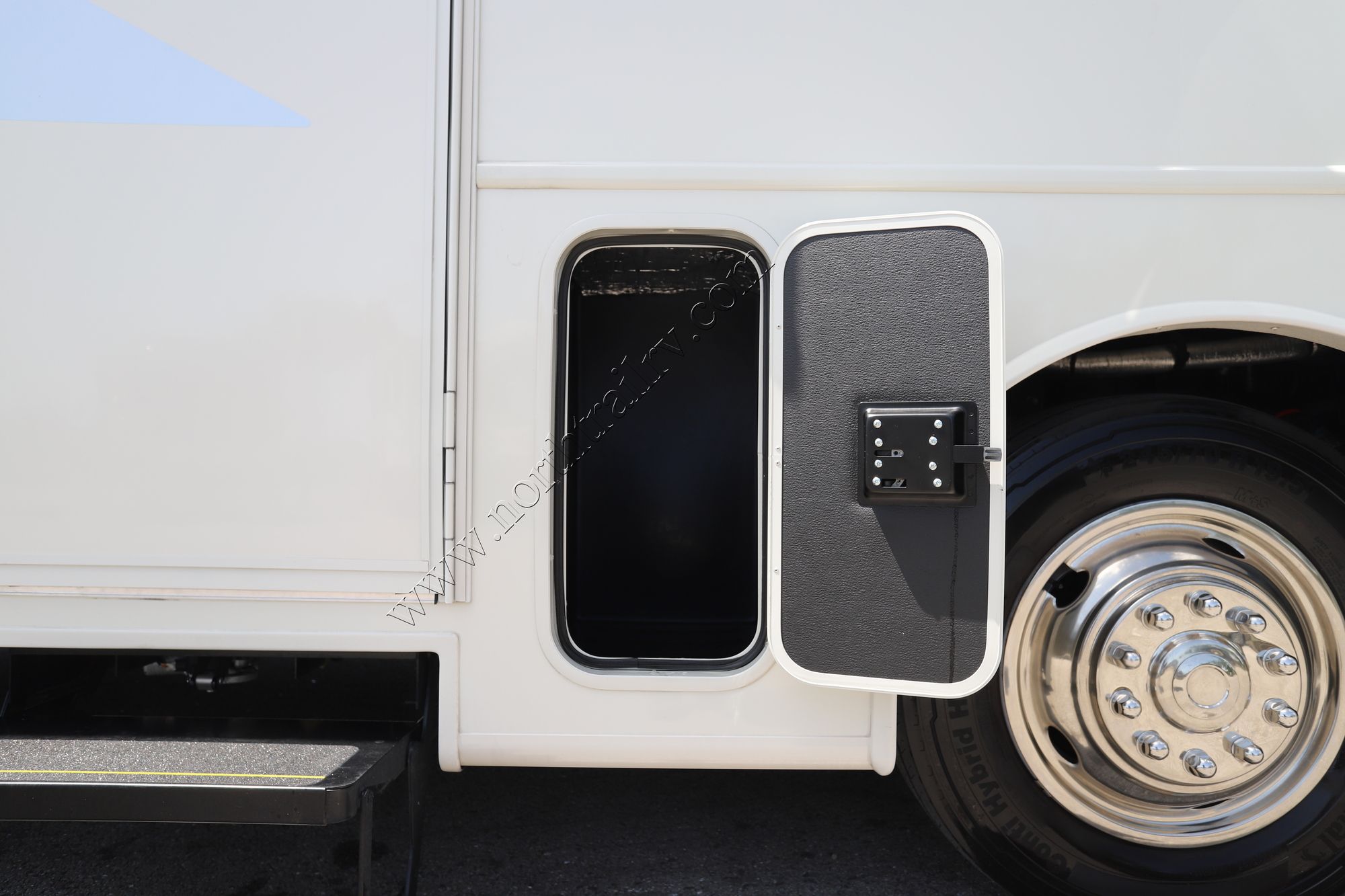 Used 2025 Entegra Vision 27A Class A  For Sale