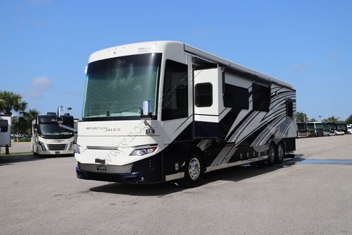 2022 Newmar Mountain Aire 4118