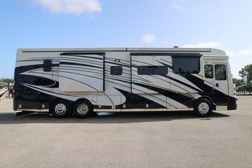 2022 Newmar Mountain Aire 4118