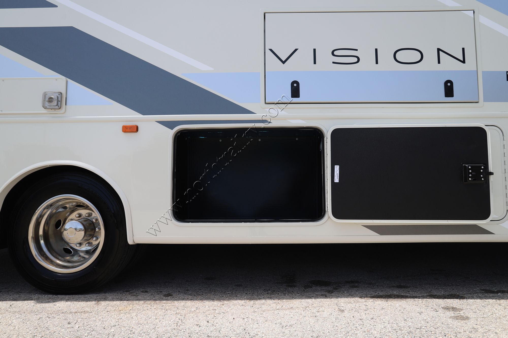 Used 2025 Entegra Vision 27A Class A  For Sale