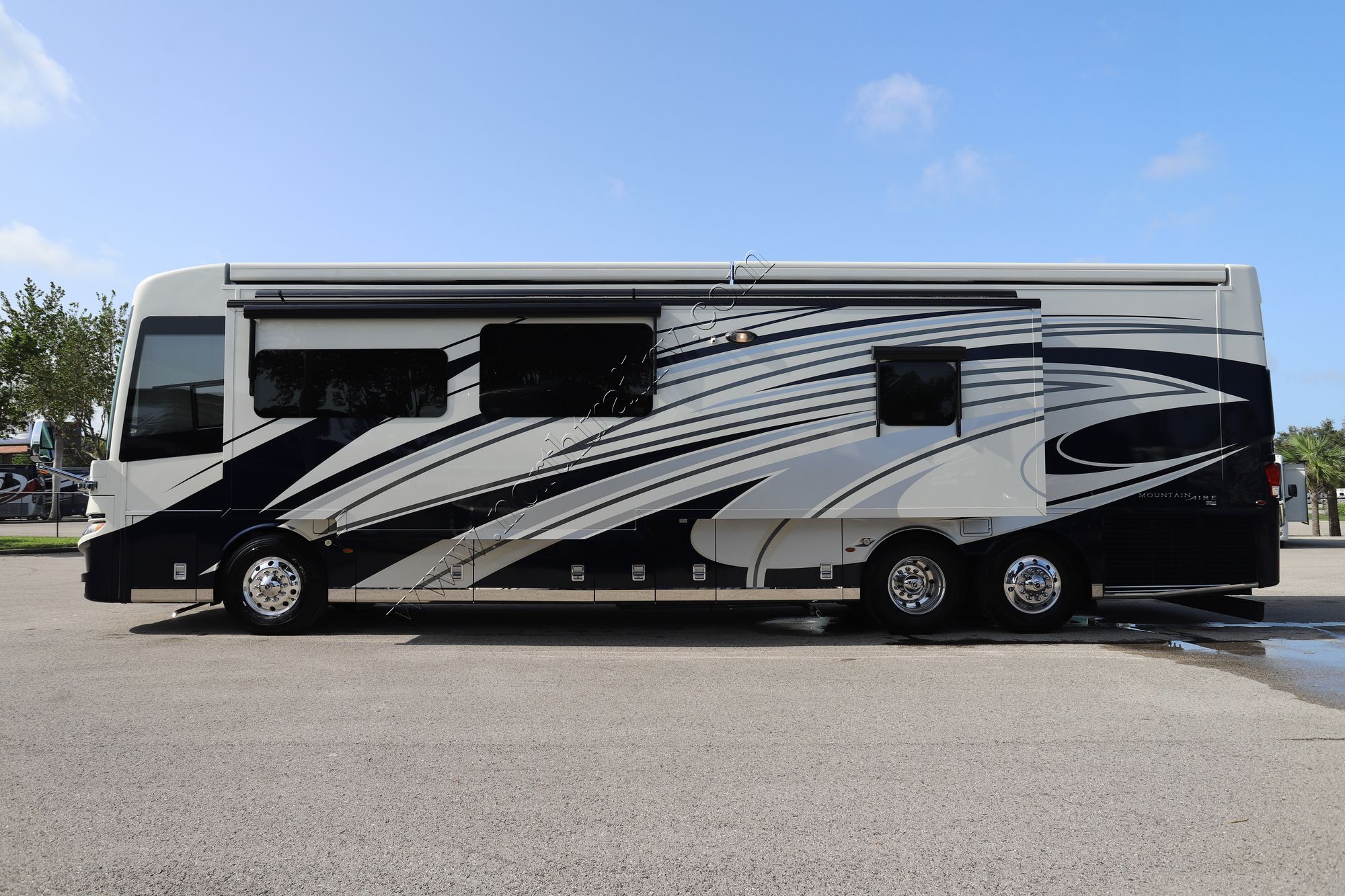 Used 2022 Newmar Mountain Aire 4118 Class A  For Sale