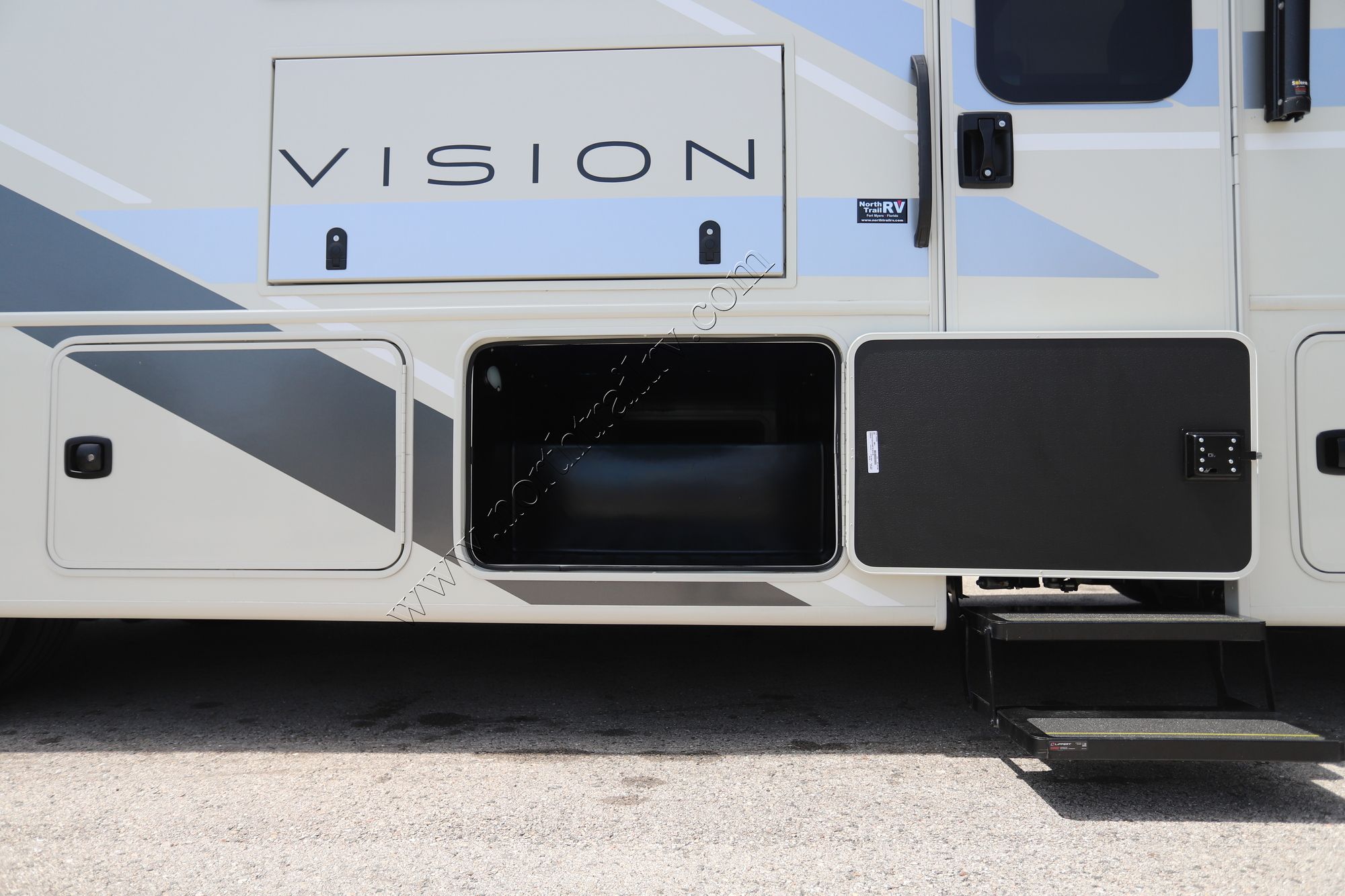 Used 2025 Entegra Vision 27A Class A  For Sale