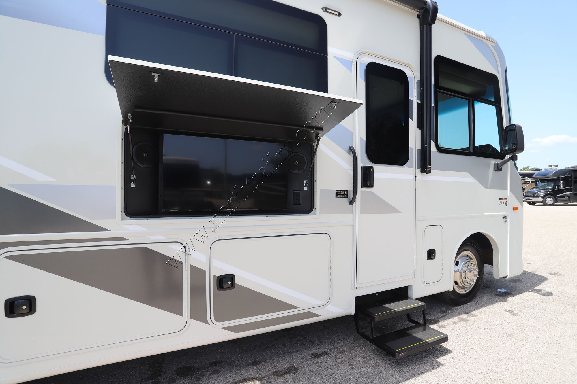 Used 2025 Entegra Vision 27A Class A  For Sale