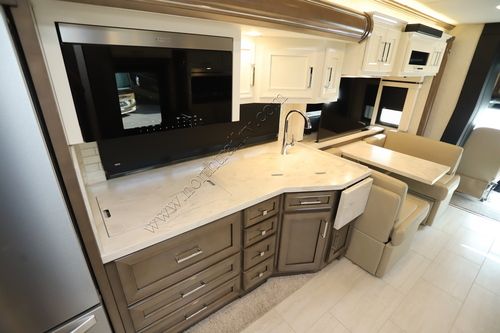 2025 Newmar Super Star 3731 Super C