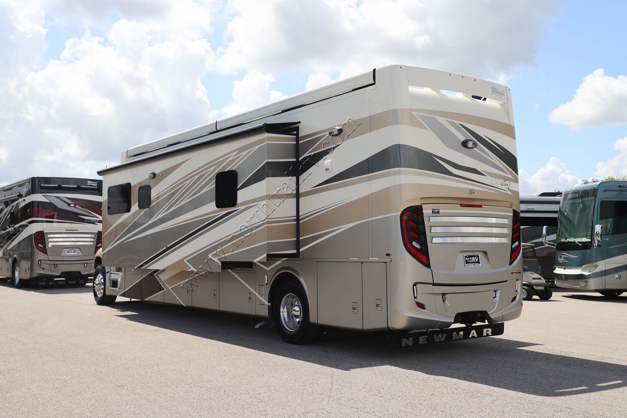 New 2025 Newmar Super Star 4059 Super C  For Sale