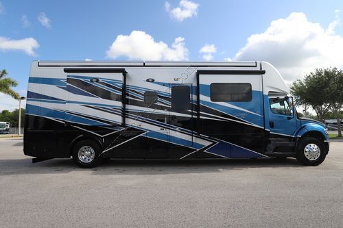 2025 Newmar Super Star 3731 Super C