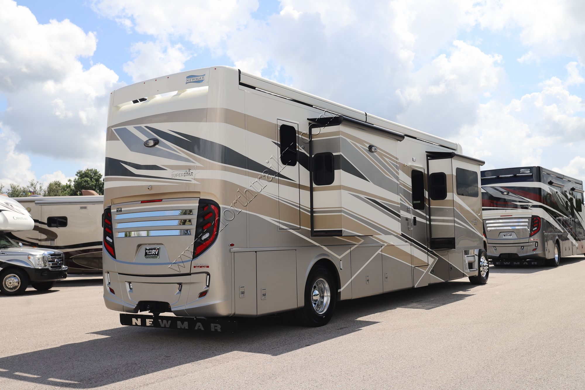 New 2025 Newmar Super Star 4059 Super C  For Sale