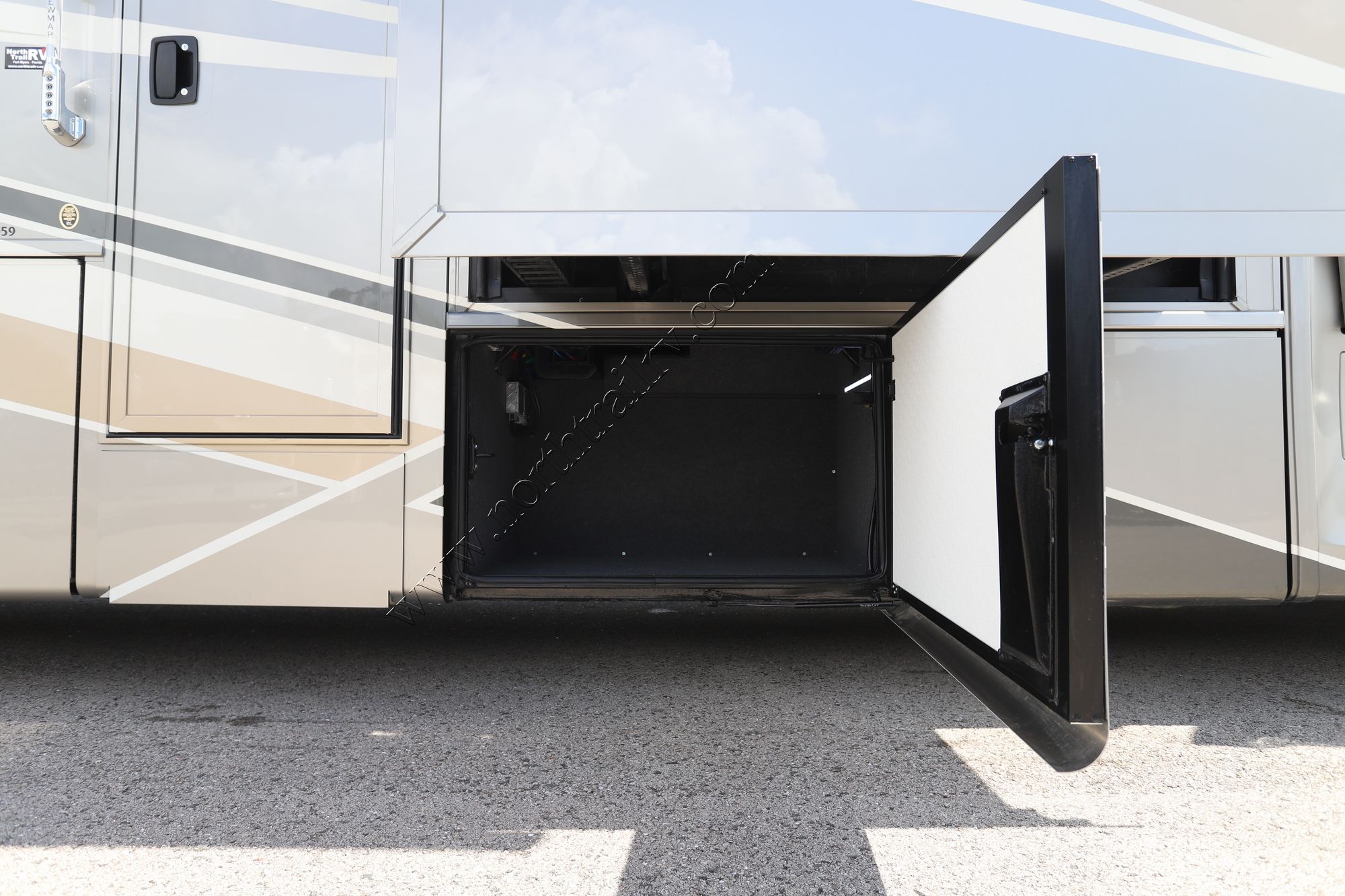 New 2025 Newmar Super Star 4059 Super C  For Sale