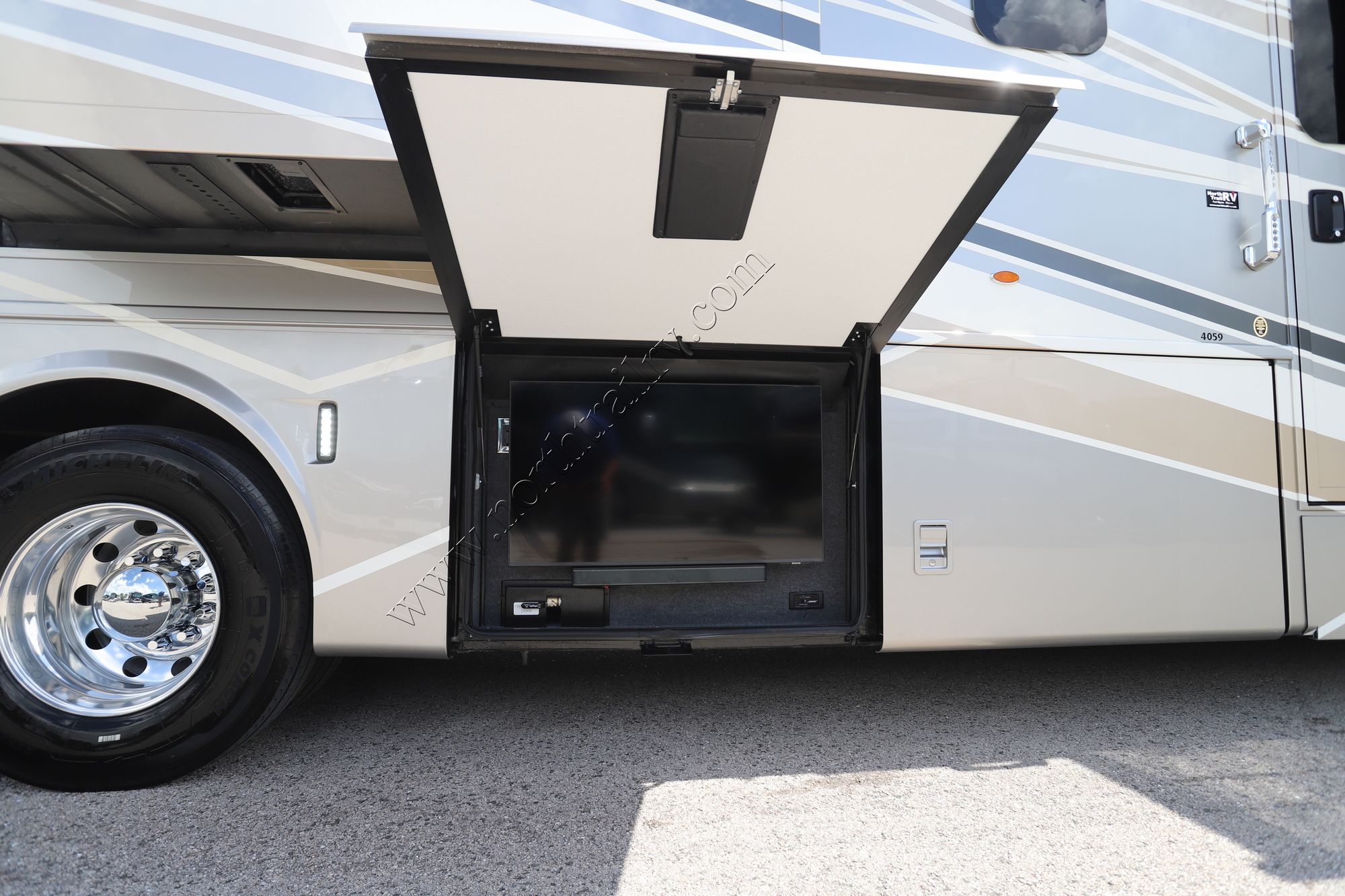 New 2025 Newmar Super Star 4059 Super C  For Sale