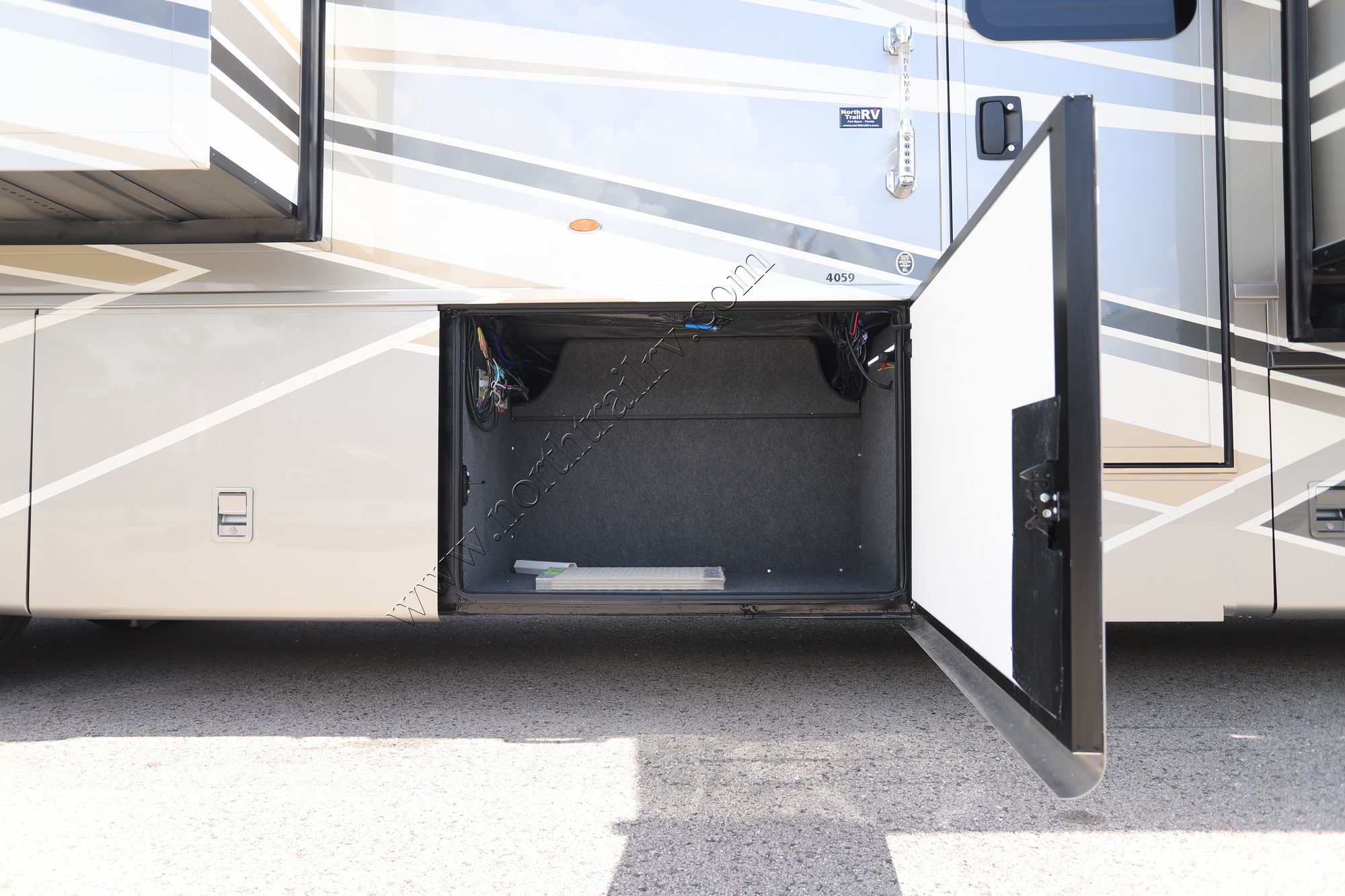 New 2025 Newmar Super Star 4059 Super C  For Sale