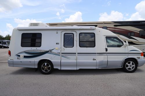 2003 Winnebago Rialta 22QD