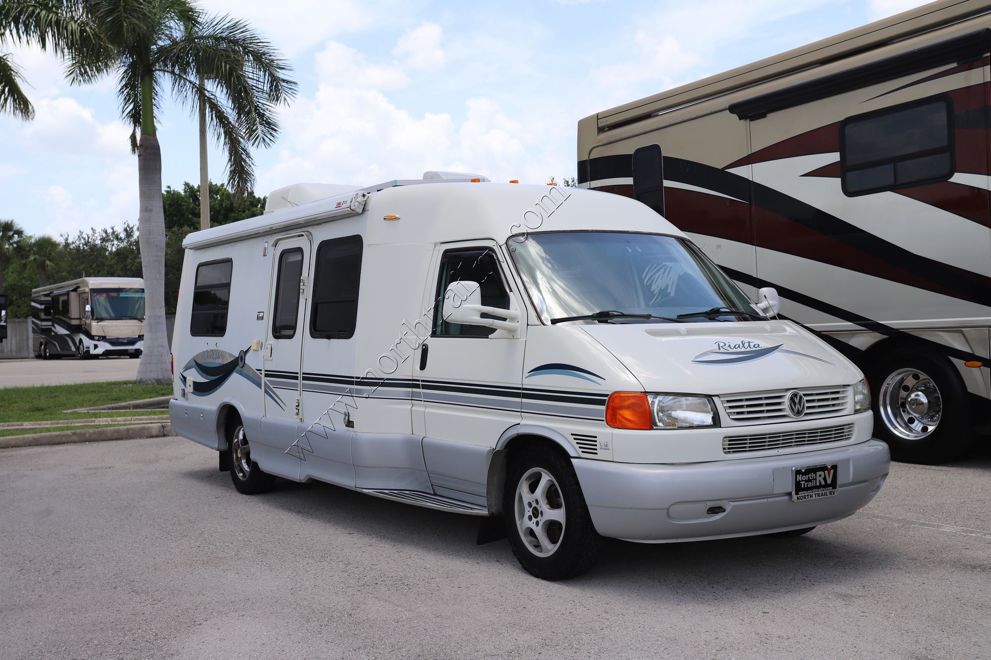 Used 2003 Winnebago Rialta 22QD Class C  For Sale