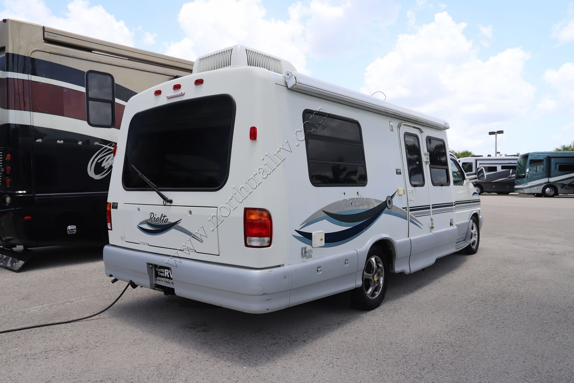 Used 2003 Winnebago Rialta 22QD Class C  For Sale