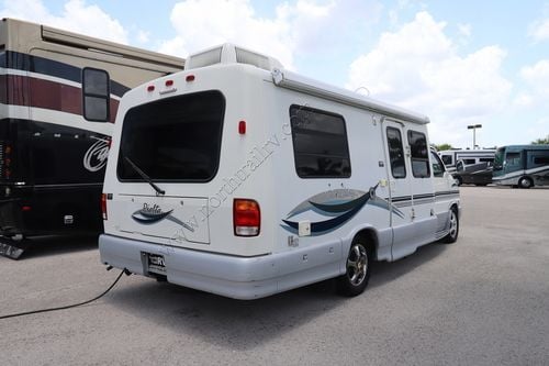 2003 Winnebago Rialta 22QD