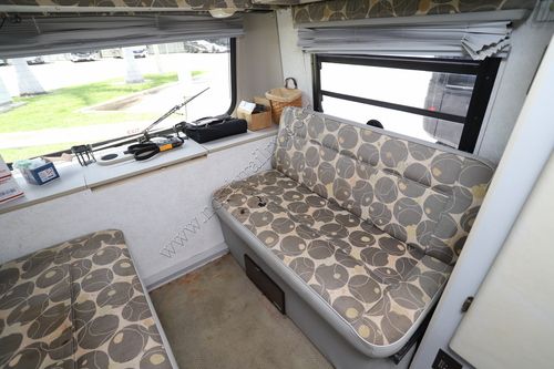 2003 Winnebago Rialta 22QD