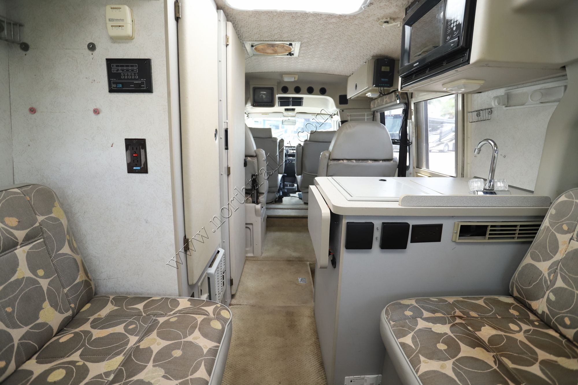 Used 2003 Winnebago Rialta 22QD Class C  For Sale