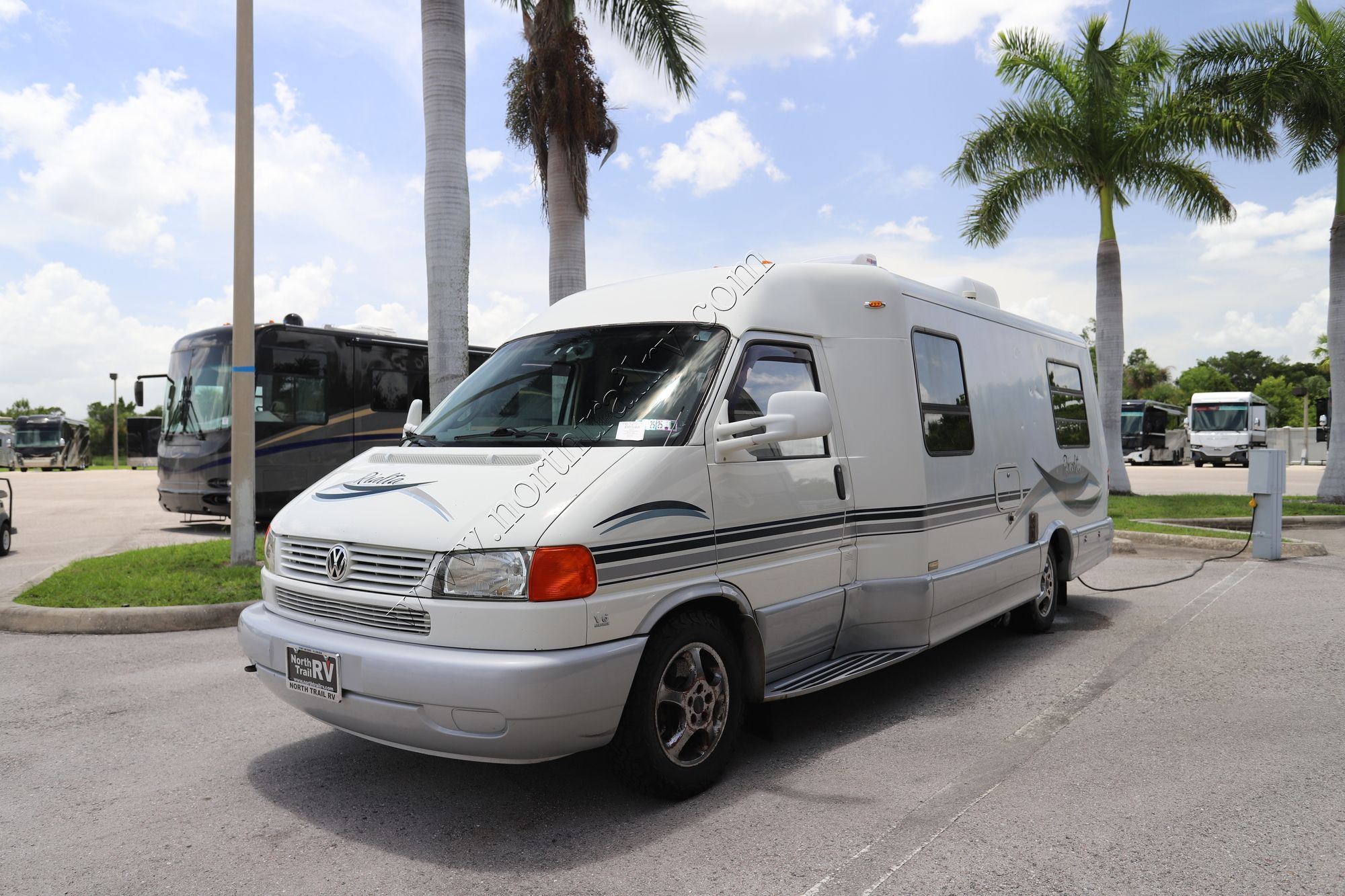 Used 2003 Winnebago Rialta 22QD Class C  For Sale