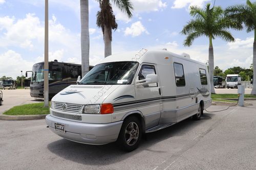 2003 Winnebago Rialta 22QD