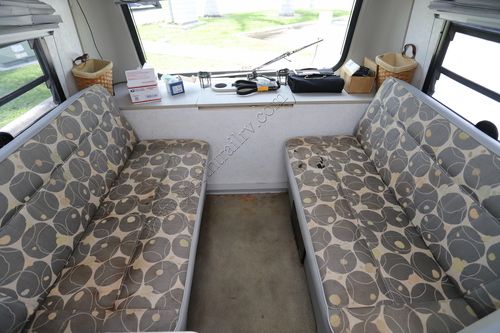 2003 Winnebago Rialta 22QD