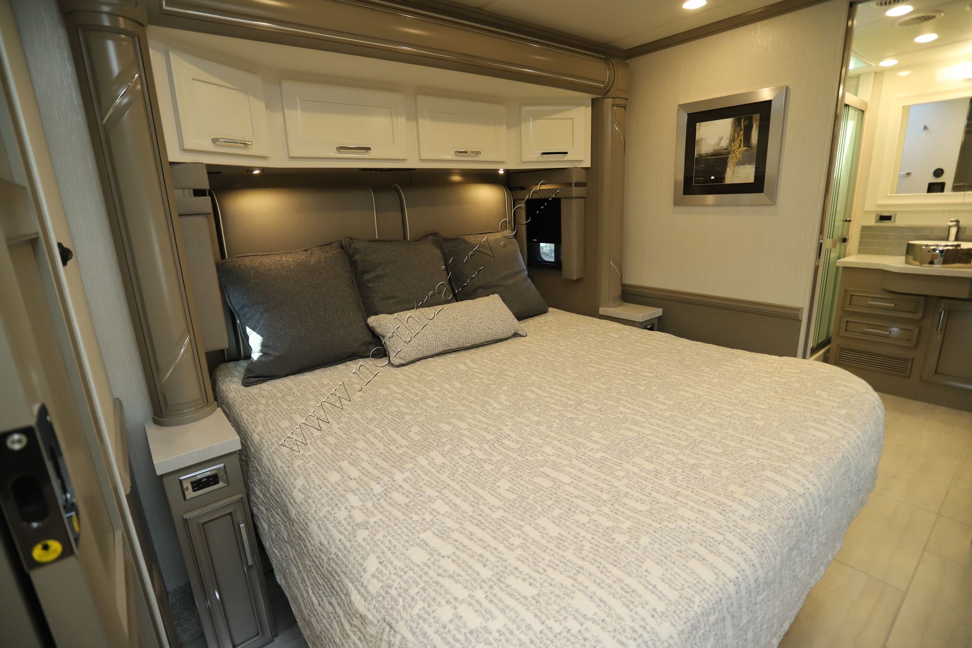 New 2025 Newmar Super Star 4059 Super C  For Sale